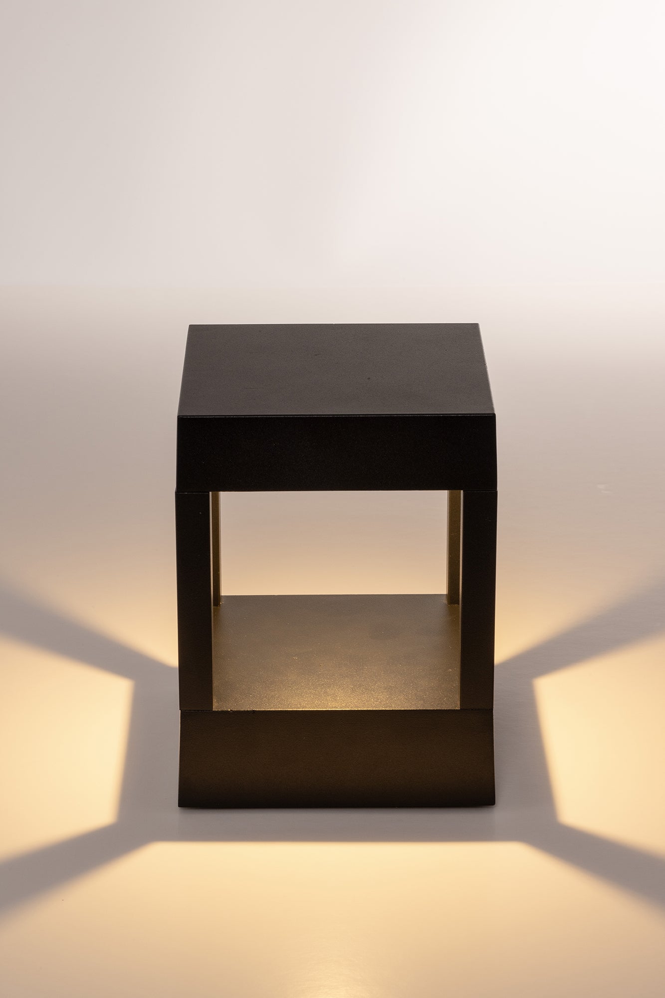 HV1699T-BLK-240V-SQ | HV1699T-BLK-24V-SQ - Pelare Black LED Pillar Light