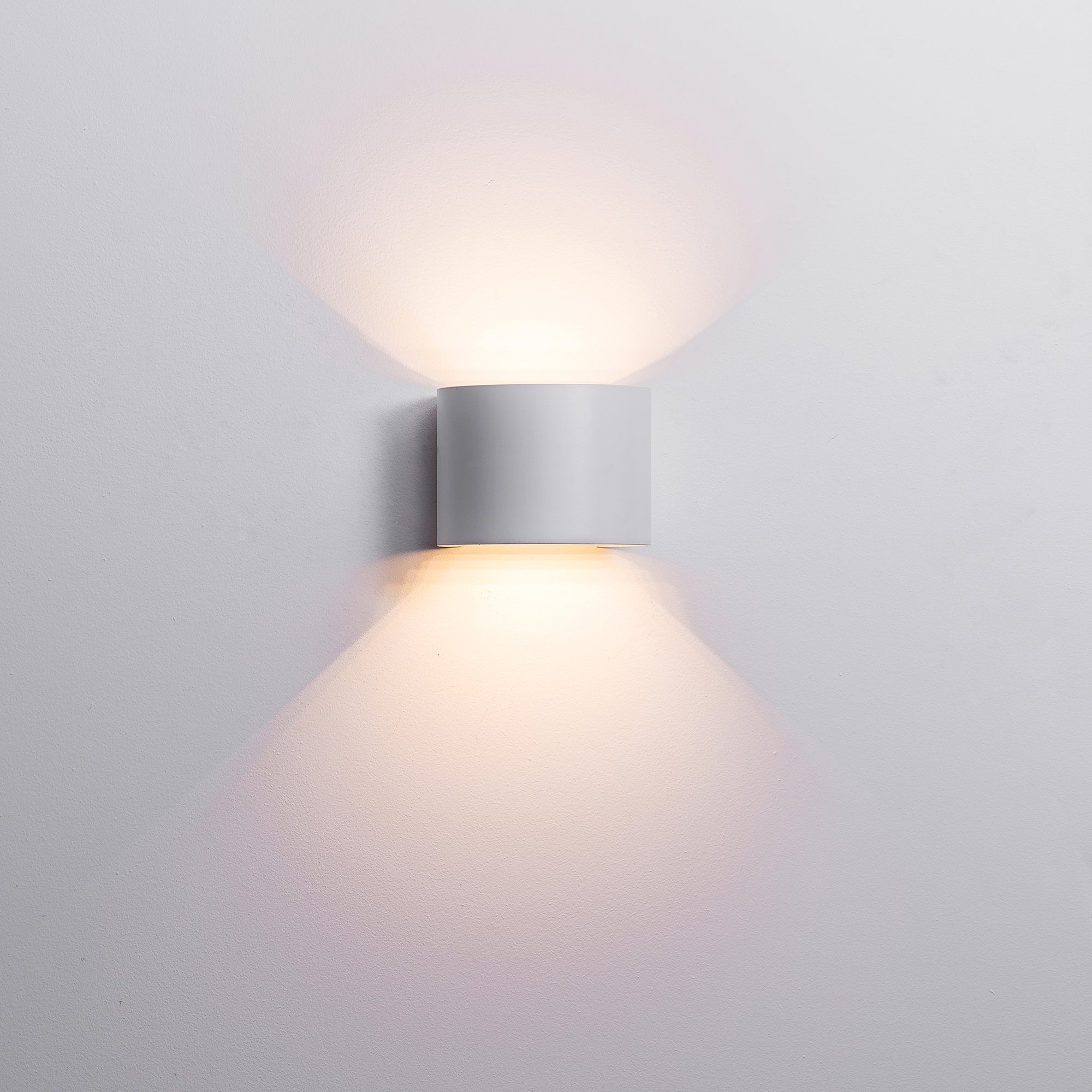 HV3658T-WHT-RND | HV3658T-WHT-RND-12V - Versa White Round Up & Down Wall Light